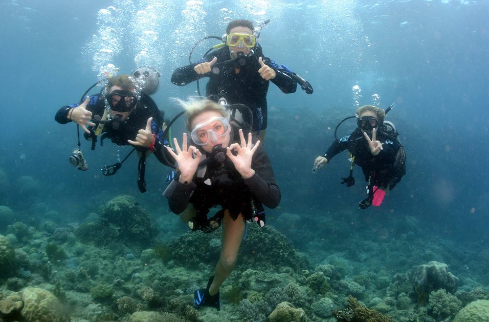 Machen Sie einen Tauchgang im Mittelmeer